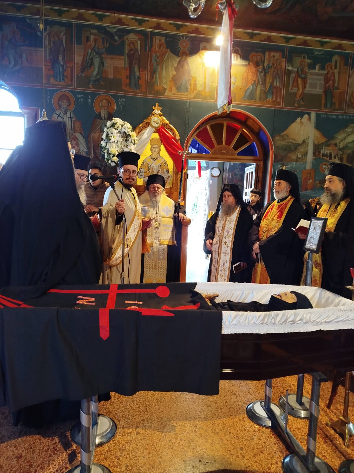 Ο Σεβασμιώτατος Μητροπολίτης μας στην Εξόδιο Ακολουθία της μακαριστης μοναχής Κερκύρας,στην Ιερά Μονή Τιμίου Προδρόμου Καισαριανής