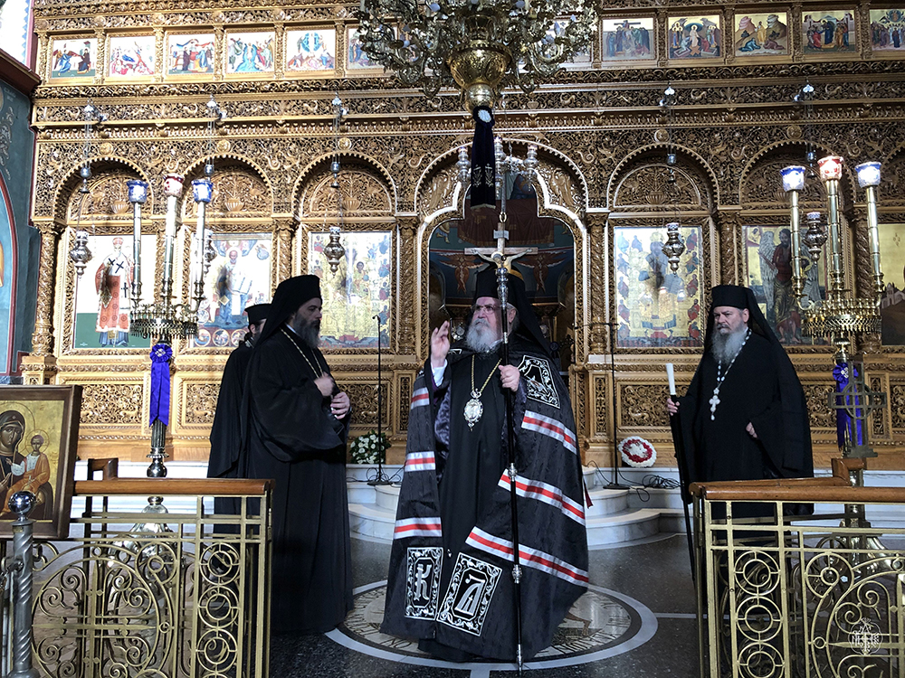 Η ΑΚΟΛΟΥΘΙΑ ΤΩΝ ΑΧΡΑΝΤΩΝ ΠΑΘΩΝ  ΣΤΟΝ ΜΗΤΡΟΠΟΛΙΤΙΚΟ ΙΕΡΟ ΝΑΟ ΑΓΙΟΥ ΝΙΚΟΛΑΟΥ ΚΑΙΣΑΡΙΑΝΗΣ