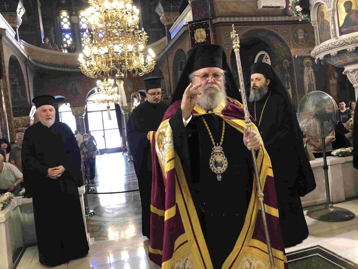 ΜΕΓΑΣ ΑΡΧΙΕΡΑΤΙΚΟΣ ΕΣΠΕΡΙΝΟΣ ΣΤΟΝ ΠΑΝΗΓΥΡΙΖΟΝΤΑ ΙΕΡΟ ΝΑΟ ΑΓΙΑΣ ΤΡΙΑΔΟΣ ΒΥΡΩΝΟΣ