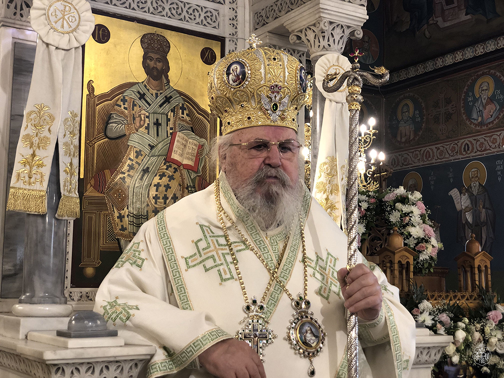 ΑΡΧΙΕΡΑΤΙΚΗ ΘΕΙΑ ΛΕΙΤΟΥΡΓΙΑ ΣΤΟΝ ΠΑΝΗΓΥΡΙΖΟΝΤΑ ΙΕΡΟ ΝΑΟ ΑΓΙΑΣ ΤΡΙΑΔΟΣ ΒΥΡΩΝΟΣ