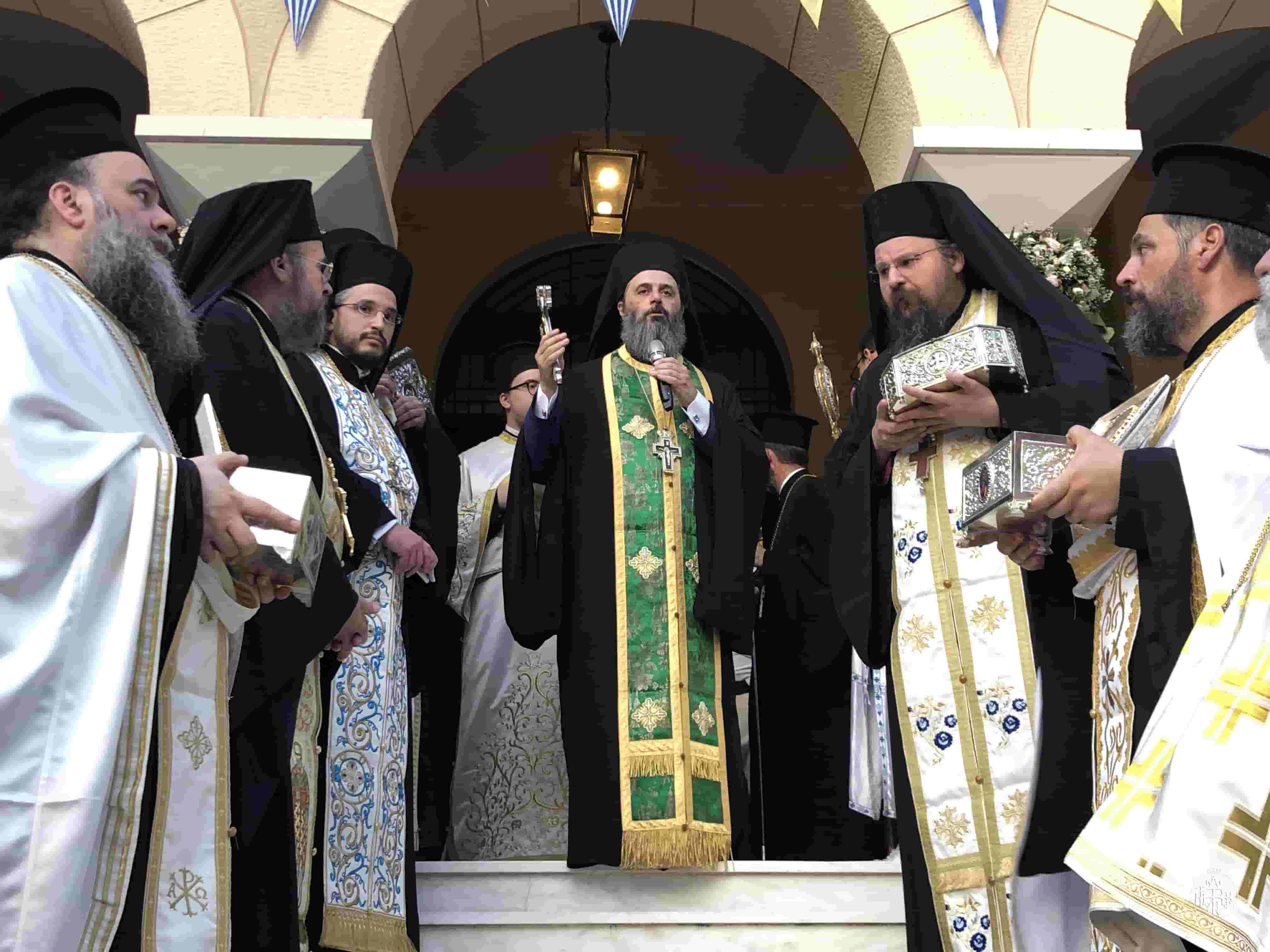 Ο ΜΕΘΕΟΡΤΟΣ ΕΣΠΕΡΙΝΟΣ ΚΑΙ Η ΛΙΤΑΝΕΥΣΗ ΤΗΣ ΙΕΡΑΣ ΕΙΚΟΝΟΣ ΣΤΟΝ ΠΑΝΗΓΥΡΙΖΟΝΤΑ ΙΕΡΟ ΝΑΟ ΑΓΙΑΣ ΤΡΙΑΔΟΣ  ΒΥΡΩΝΟΣ