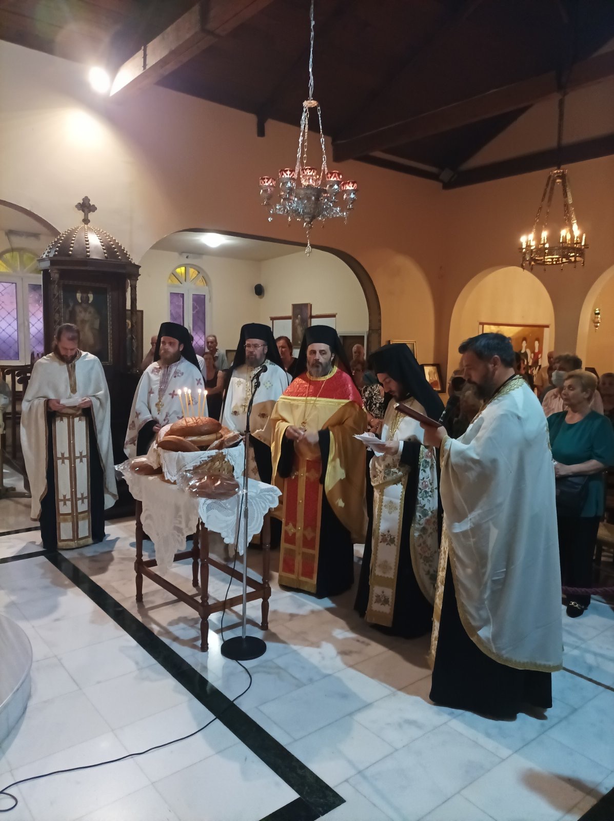 ΠΑΝΗΓΥΡΙΚΟΣ ΕΣΠΕΡΙΝΟΣ ΣΤΟ ΕΟΡΤΑΖΟΝ ΙΕΡΟ ΠΑΡΕΚΛΛΗΣΙΟ ΤΗΣ ΑΓΙΑΣ ΠΑΡΑΣΚΕΥΗΣ ΣΤΟΝ ΙΕΡΟ ΝΑΟ ΑΓΙΩΝ ΤΡΙΩΝ ΙΕΡΑΡΧΩΝ ΚΑΙΣΑΡΙΑΝΗΣ